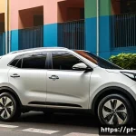 기아 하이브리드 차량 보조금 - A sleek Kia hybrid SUV parked on a vibrant Brazilian city street during daytime, surrounded by moder...
